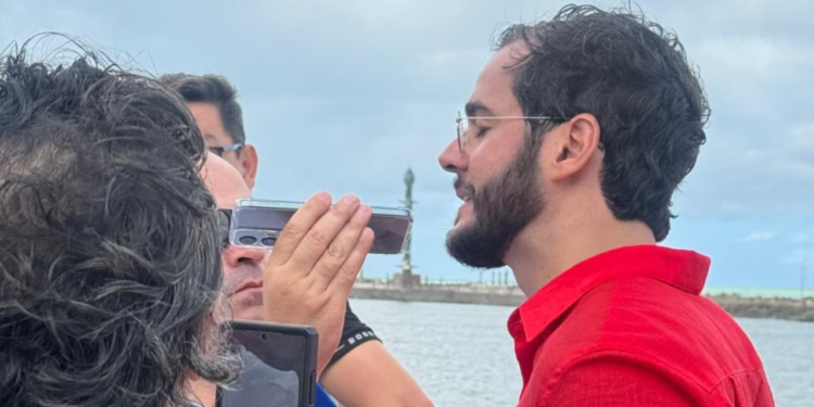 Túlio Gadêlha em coletiva de imprensa ao final da convenção de Raquel Lyra