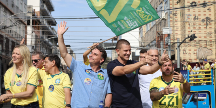 Candidato ao Palácio do Planalto pelo PL participou do evento de lançamento da candidatura de Douglas Ruas ao governo no Rio de Janeiro