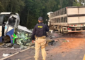 Batida aconteceu na BR-373 em Ipiranga, nos Campos Gerais. Rodovia está totalmente interditada na manhã desta quarta-feira (19). Foto: Divulgação/PRF