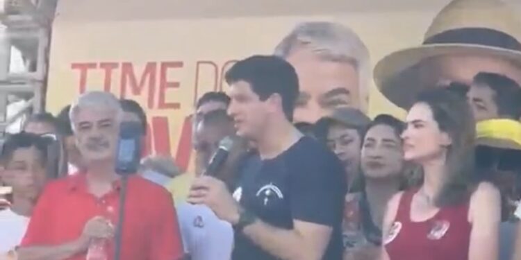 João Campos (PSB) critica indiretamente a gestão de Raquel Lyra (PSD) em discurso no Recife