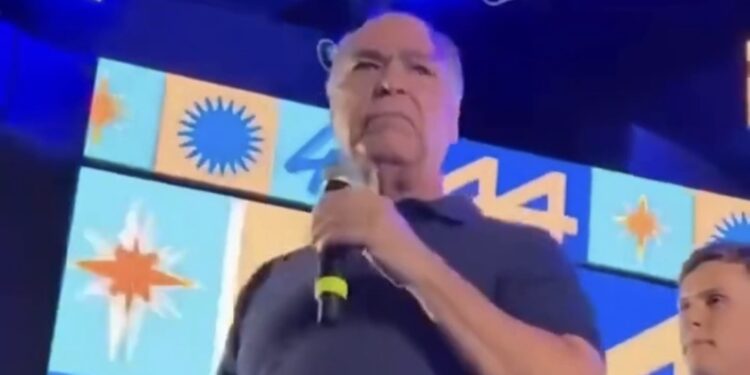 Fernando Bezerra Coelho discursa em evento da família Coelho em Petrolina