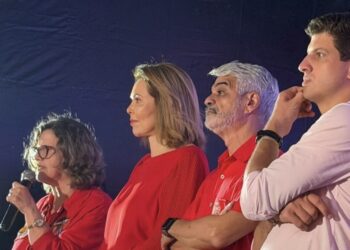 A senadora Teresa Leitão (PT) fala durante o lançamento do comitê de campanha da vereadora Liana Cirne (PT)
