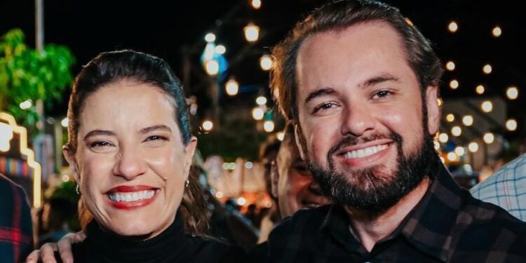 A governadora Raquel Lyra e o ex-assessor especial e namorado André Teixeira