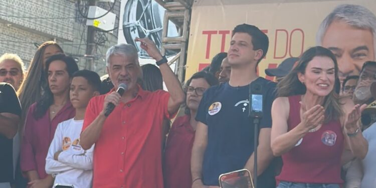 O senador, Humberto Costa (PT)