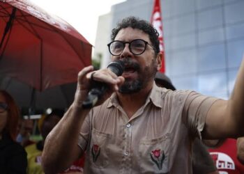 O presidente nacional do PSB afirmou que respeita a decisão do PSOL de manter o ex-vereador na disputa e negou qualquer movimento para atacar ou retirar candidaturas no Estado