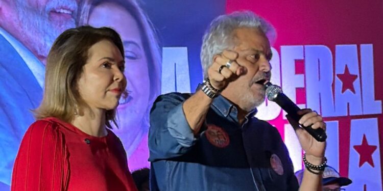 A vereadora Liana Cirne (PT) e o vereador Osmar Ricardo (PT)