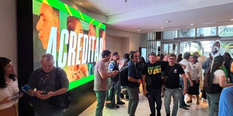 O evento ocorre no Bugan Hotel em Boa Viagem, zona sul do Recife