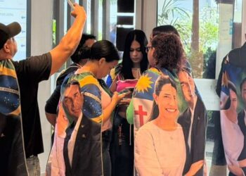 Bandeiras com Flávio Bolsonaro e Raquel abrem convenção do PL em Boa Viagem