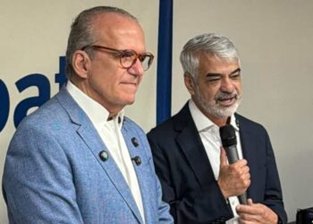 Os senadores  Fernando Dueire (PSD-PE) e Humberto Costa (PT-PE)