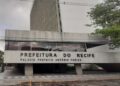 Prefeito do Recife assina decreto de R$ 15,1 mi para mão de obra e atrai denúncia a órgãos de controle