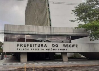 Prefeito do Recife assina decreto de R$ 15,1 mi para mão de obra e atrai denúncia a órgãos de controle