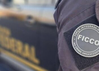 Ação mobilizou cerca de 100 agentes de diferentes forças de segurança nesta sexta-feira (21), com foco na Comunidade do V8 e áreas próximas