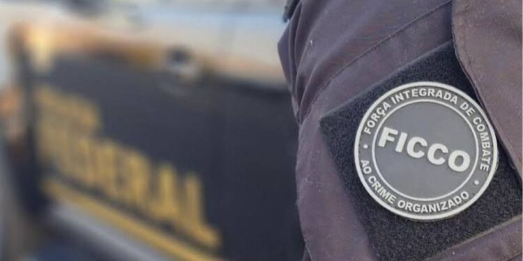 Ação mobilizou cerca de 100 agentes de diferentes forças de segurança nesta sexta-feira (21), com foco na Comunidade do V8 e áreas próximas