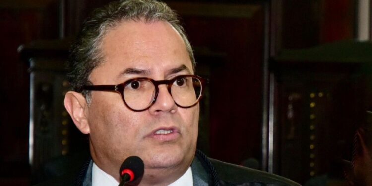 Paulo Augusto de Freitas Oliveira, desembargador do TJPE, ocupando atualmente o cargo de ouvidor e coordenador da Comissão de Propaganda Eleitoral