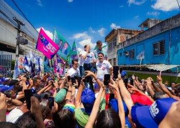 Governadora participou de caminhada com eleitores na cidade de Camaragibe