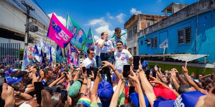 Governadora participou de caminhada com eleitores na cidade de Camaragibe