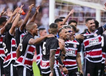 Equipe está na liderança do grupo A