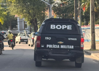 O veículo da Polícia Militar de Pernambuco foi avistado sem placa na RMR durante a tarde dessa terça-feira (09)