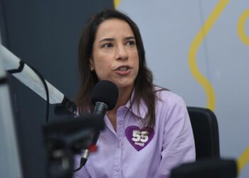Raquel Lyra, governadora e candidata à reelição pelo PSD, durante sabatina na Folha de Pernambuco