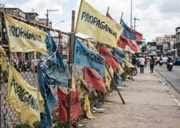 Propagandas políticas irregulares são removidas em Pernambuco (imagem: ilustração/IA)