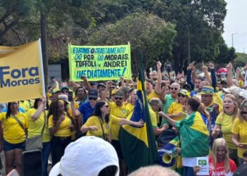 Atos contra Moraes ocorreram em Brasília: um no Banco Central, organizado por Sebastião Coelho, e outro na Funarte, convocado por Bia Kicis