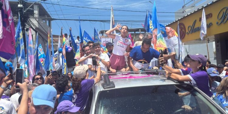 Candidata à reeleição, a governadora Raquel Lyra (PSD) fez caminhada no Cabo de Santo Agostinho na manhã deste domingo (06)