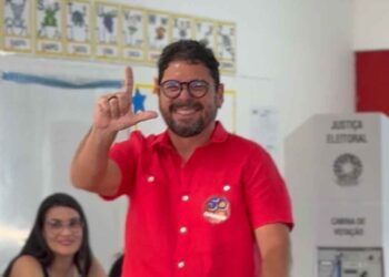 Ivan Moraes no local de votação neste domingo (4)