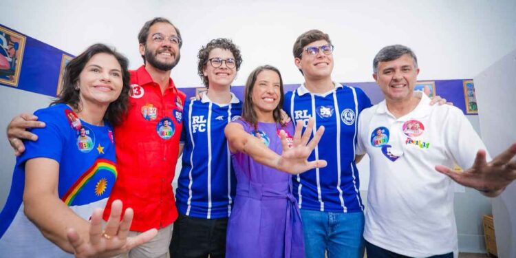 Raquel votou ao lado dos filhos e dos aliados da chapa