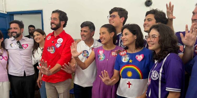 Raquel Lyra esteve acompanhada de Priscila Krause e outros membros da chapa