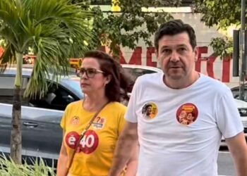 Geraldo Júlio chegou acompanhado da esposa e da filha