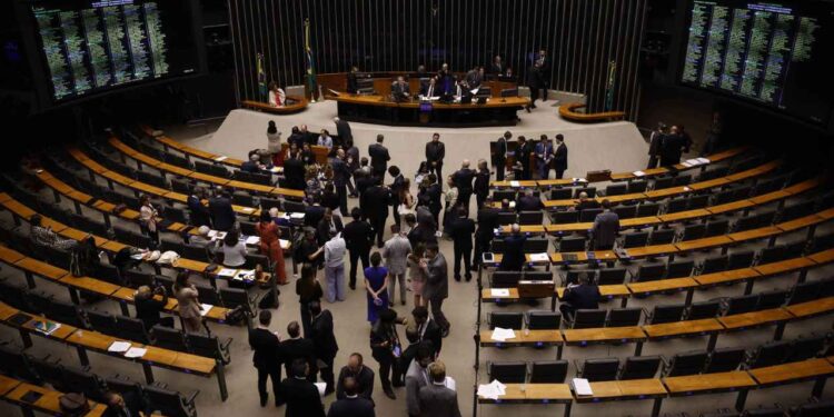 Na Câmara dos Deputados, o número de mulheres eleitas passou de 90 para 109