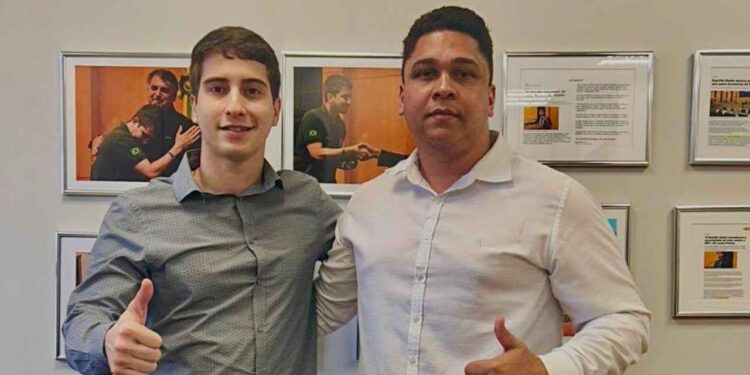 O deputado Lucas Polese e Luan Herrera, líder local da juventude do PL (Da esq. p/ dir.)