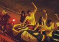 Sobre o carro de bombeiro, os irmãos Campos, João, Eduarda e Pedro (Da esq. p/ dir.)