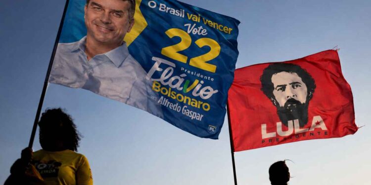 Embora sejam ambas populistas, o bolsonarismo e o lulopetismo não são da mesma natureza