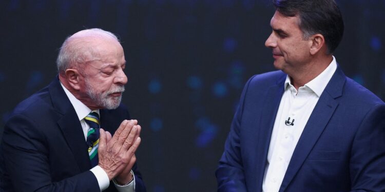 Luiz Inácio Lula da Silva (PT) e Flávio Bolsonaro (PL) (esq. p/ dir.)