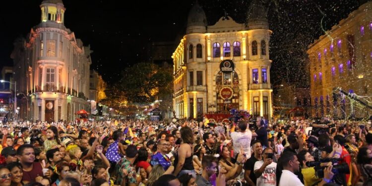 Pernambuco recebeu 116,7 mil turistas internacionais até setembro, alta de 65% em relação a 2025