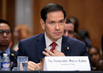 O secretário de Estado dos Estados Unidos, Marco Rubio, arquitetou a fuga de Flávio Bolsonaro (PL)