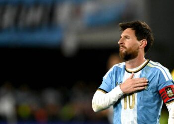 Messi celebra seu gol sobre Benin