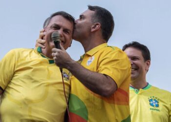 Jair Messias Bolsonaro e seu filho, Flávio