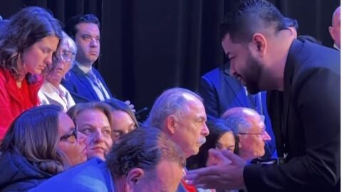 Janja leva bronca da produção durante debate
