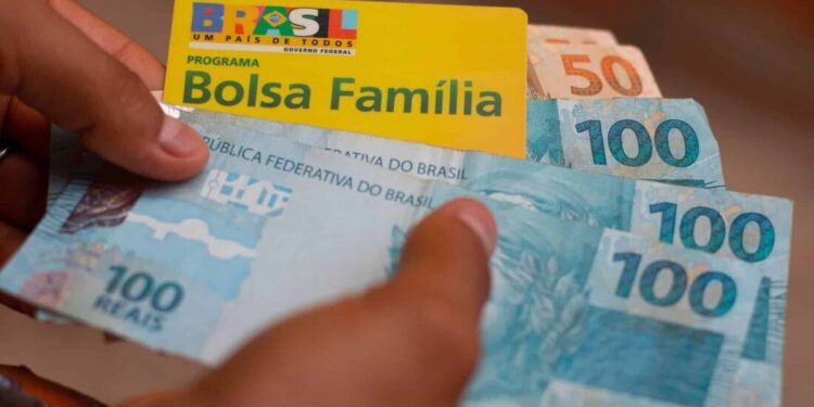 Todos beneficiários receberão até quarta-feira (21/10)
