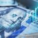 Mercados no exterior apontam dólar em forte alta e bolsas em queda