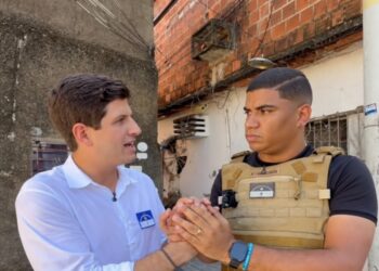 O ex-prefeito João Campos (PSB) e o influenciador Emerson Freitas
