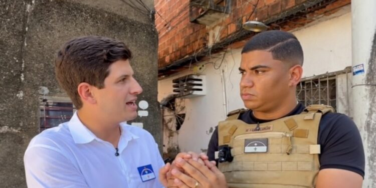 O ex-prefeito João Campos (PSB) e o influenciador Emerson Freitas