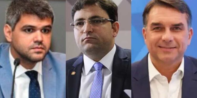 Humberto Fontoura, o advogado Willer Tomaz e Flávio Bolsonaro (da esq. p/ dir.)