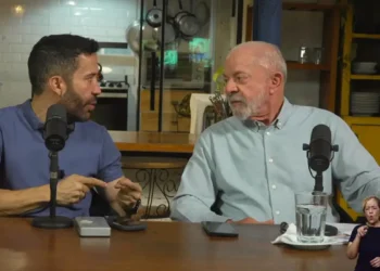 André Janones (Rede-MG) e Lula (PT)