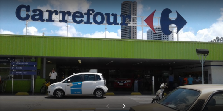 Carrefour no Bairro da Torre, Zona Oeste do Recife
